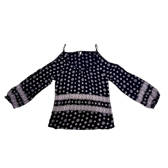 Elan Black and White Boho Pattern Open Shoulder Shirt - Picture 7 of 10